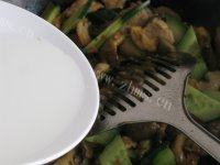 肉片炒鲜蘑做法图解16)