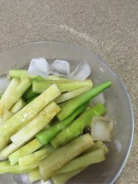 冰镇芥蓝做法图解5)