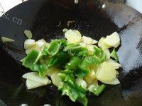 「家有大厨」青椒土豆片做法图解5)
