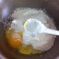 色泽不错的葱香豆渣饼做法图解4)