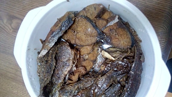 色味俱佳的熏鲅鱼