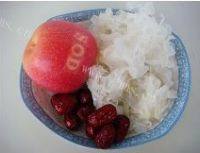 美味的苹果银耳红枣汤做法图解1)
