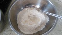 美味的韭菜肉包做法图解2)