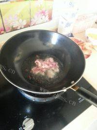 家常菜蒜黄炒肉做法图解4)