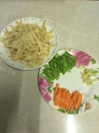 家常菜干豆腐炒尖椒做法图解1)