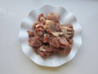 家常菜胡萝卜烧牛肉做法图解2)