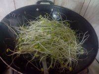 家常菜清炒豆芽做法图解4)