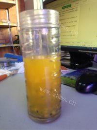 酸甜的止孕吐百香果汁做法图解3)