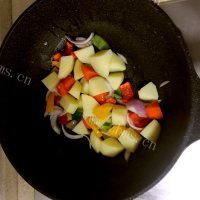 午餐咖喱牛筋饭做法图解2)