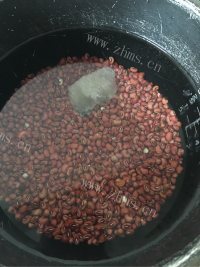 脆嫩可口的红豆汤做法图解4)
