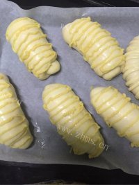 色香味浓的毛毛虫面包做法图解11)