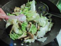 家常菜香菇白菜做法图解7)