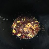 热腾腾的泡椒牛蛙做法图解5)