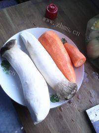 「DIY美食」清炒胡萝卜杏鲍菇做法图解1)