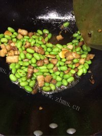 家常菜小炒毛豆做法图解7)