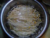 家常菜红油金针菇做法图解3)