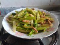 易做的芹菜炒肉丝