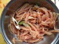 芳香四溢的肉炒三丝做法图解2)
