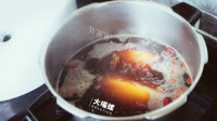 美容养颜的滋补红糖糯米藕做法图解8)
