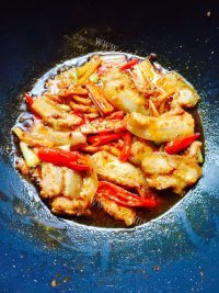 质嫩爽口的干锅花菜做法图解7)