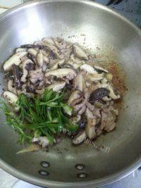 家常菜香菇炒肉丝