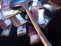 家常菜腊肉炒花菜做法图解3)