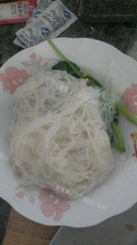 简单的凉拌菠菜粉丝做法图解3)
