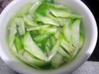 美味的炝拌儿菜做法图解4)