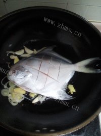 美味的家常红烧鲳鱼做法图解4)
