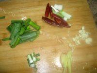 家常菜芹菜炒牛肉做法图解6)