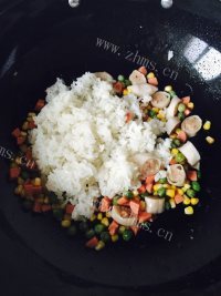 美味的什锦炒饭做法图解5)