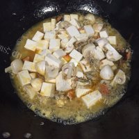 色香味浓的蟹黄豆腐做法图解8)