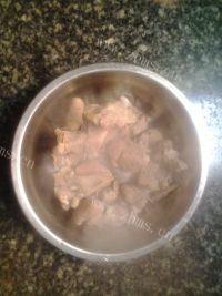 家常菜胡萝卜焖羊肉做法图解2)