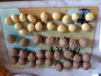 美味的纯手工莲蓉月饼做法图解7)