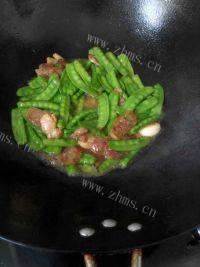 家常菜荷兰豆炒香肠