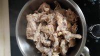 家常的鸡肉炖土豆做法图解2)