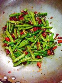 鲜美可口的干煸四季豆做法图解9)