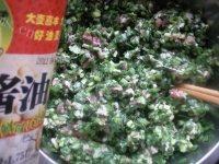 软嫩的韭菜猪肉水饺做法图解2)