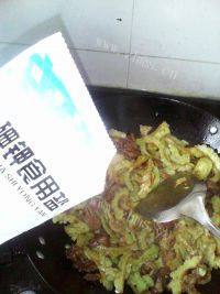 DIY美食-苦瓜炒肉片做法图解11)