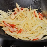 DIY尖椒土豆丝做法图解4)