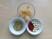 营养皂角米银耳莲子汤做法图解1)