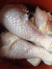 美味鱼胶鸡腿汤做法图解1)