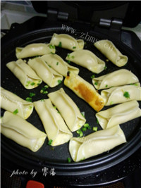 美味的白菜猪肉锅贴做法图解12)