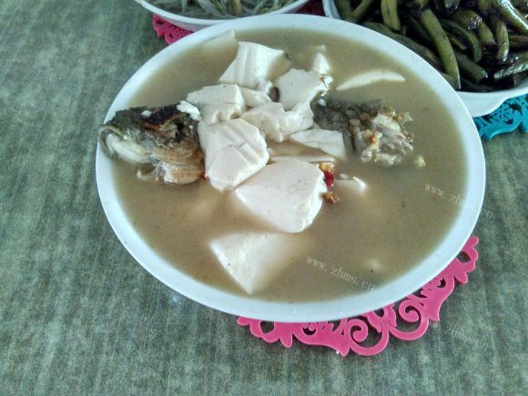香气浓郁的鲫鱼豆腐汤