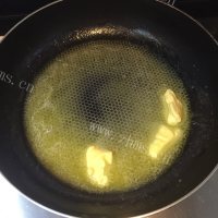 甜而不腻蔓越莓核桃花生牛轧糖做法图解2)