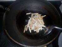 自制芹菜炒豆腐干做法图解3)