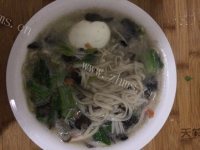 美味的蔬菜鸡蛋面