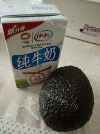 色泽鲜亮的牛油果奶昔做法图解1)