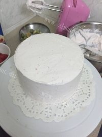 独特的草莓奶油蛋糕做法图解10)