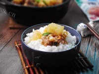 美味的泡菜萝卜炖排骨做法图解7)